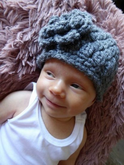 D  = Donkergrijze cluster stitch baby beanieklot!