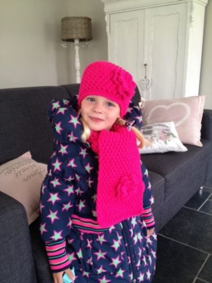 Romijn showt hier haar mooie Beanieklotset =