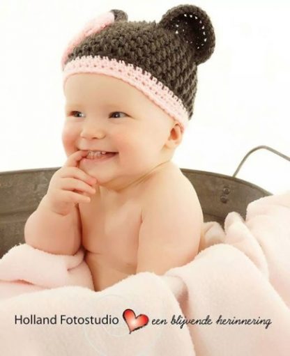 =  Oortjes klot met rose strik...