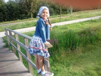 Een echt dametje die graag haar eigen kleding uitzoekt.