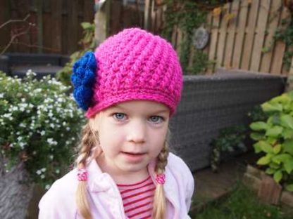 Beanie muts met bloem