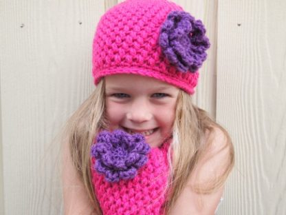Fuchsia Beanie klotset / paarse bloem.