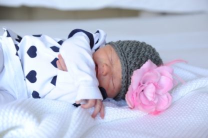 Baby beanie bloemklot