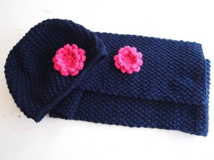 Donkerblauwe Beanieklotset / Fuchsia bloem - Afbeelding 2