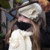 Gehaakte beanie muts met sjaal