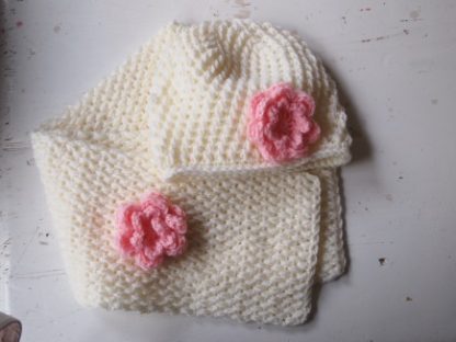 Creme beanieklotset / Rose bloem