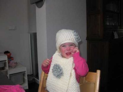 Witte Beanie muts met sjaal - Afbeelding 4