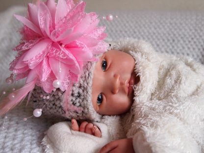 Baby beanieklot supergrote bloem.