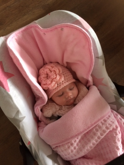Gehaakt baby mutsje.
