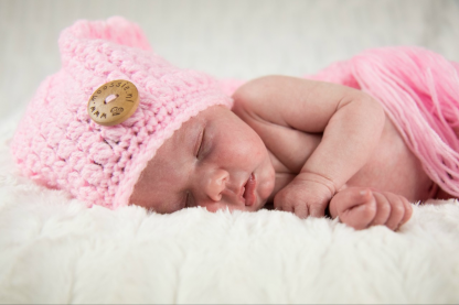 Kabouterklot Baby rose gehaakt.