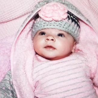 gehaakte-baby-beanie-muts-met-grote-roze-bloem