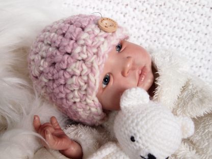 gehaakte-baby-beanie-muts-met-knoop