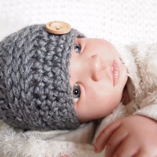 gehaakte-baby-beaniemuts-met-knoop