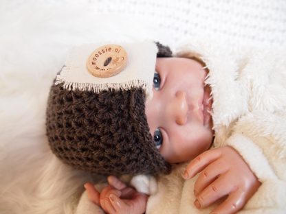 gehaakte-baby-beanie-knoopmuts