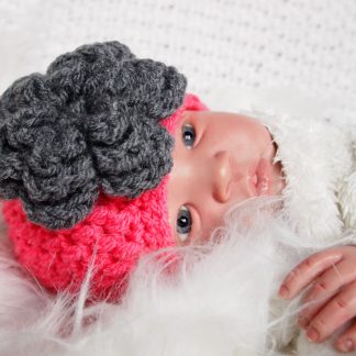 gehaakte-baby-beanie-muts-met-grote-bloem