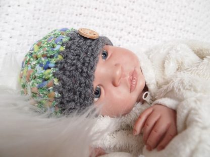 baby-beanie-muts-met-houten-knoop