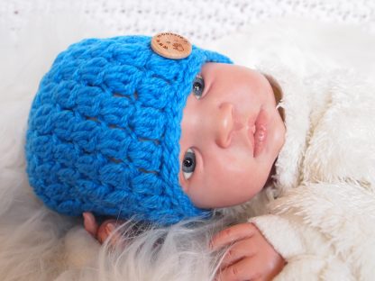 gehaakte-baby-beanie-muts-met-knoop