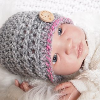 gehaakte-baby-beanie-muts-met-knoop