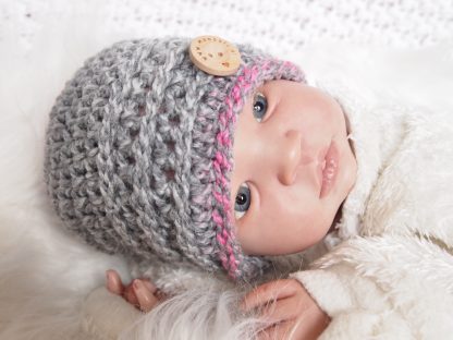 gehaakte-baby-beanie-muts-met-knoop