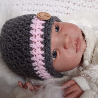 gehaakte-baby-beanie-met-knoop