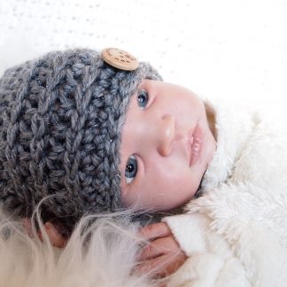 gehaakte-baby-beanie-muts-met-knoop