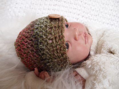 gehaakte-baby-beanie-muts-met-knoop