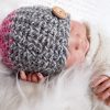 gehaakte-beanie-met-knoop