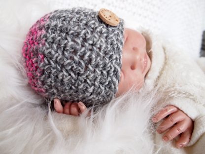 gehaakte-beanie-met-knoop