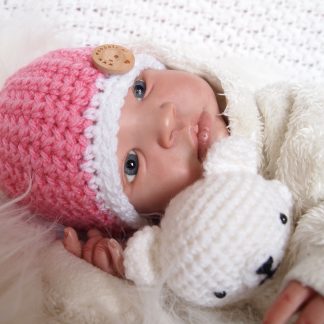 gehaakte-baby-beanie-met-knoop