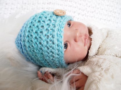 gehaakte-baby-beanie-met-knoop