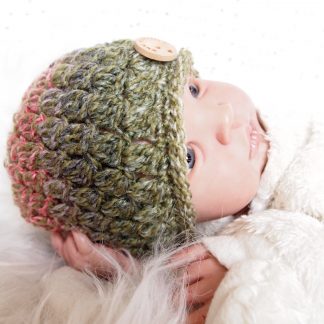 gehaakte-baby-beanie-met-knoop