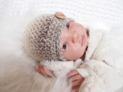 gehaakte-baby-beanie-met-knoop