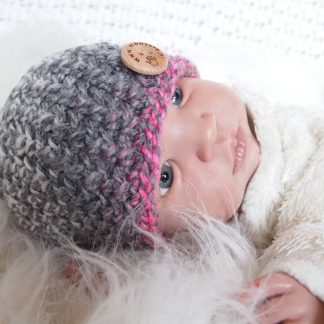 gehaakte-baby-beanie-met-knoop