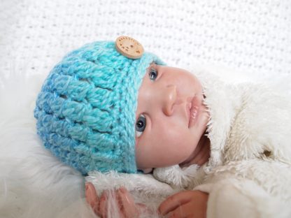 gehaakte-baby-beanie-muts-met-knoop