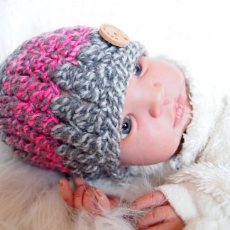 gehaakte-baby-beanie-met-knoop