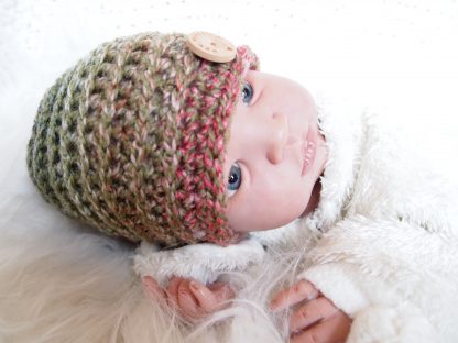 gehaakte-baby-beanie-muts-met-knoop