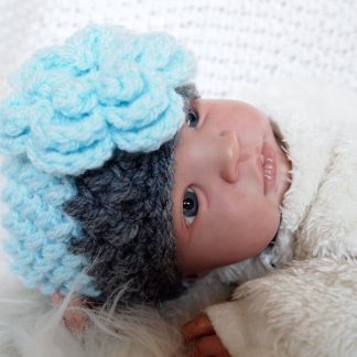 gehaakte-baby-beanie-met-grote-bloem