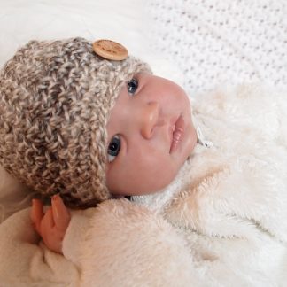 gehaakte-baby-beanie-muts-met-knoop