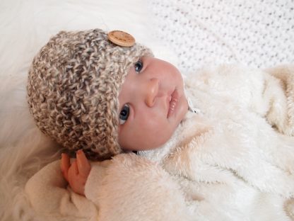 gehaakte-baby-beanie-muts-met-knoop