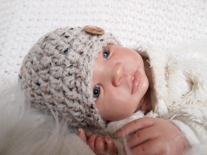 gehaakte-baby-beanie-muts-met-knoop