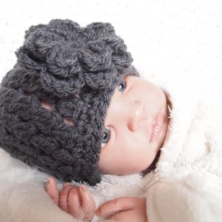 gehaakte-baby-beanie-met-bloem