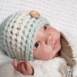 gehaakte-baby-beanie-muts-met-knoop