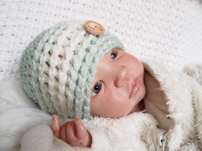 gehaakte-baby-beanie-muts-met-knoop