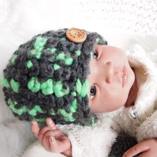 gehaakte-baby-beanie-met-knoop