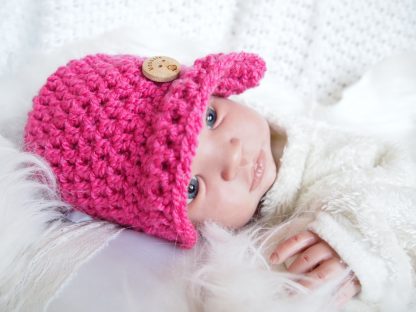 gehaakte-baby-beanie-met-klep