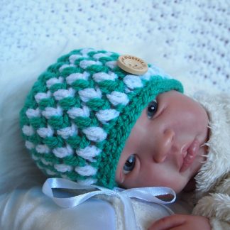 baby-beanieklot-met-knoop