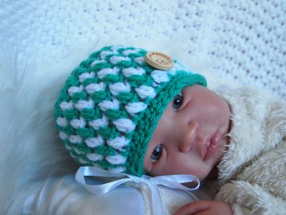 baby-beanieklot-met-knoop