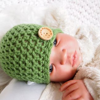 gehaakte-baby-beanieklot-met-knoop