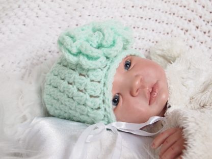 gehaakte-baby-beanie-muts-met-bloem