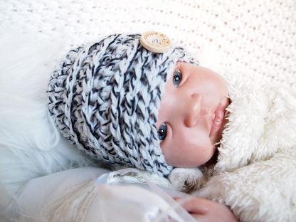 gehaakte-baby-beanieklot-met-knoop